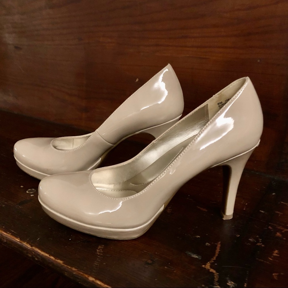 Bandolino Bi•Flexible Heels, Size 8, Natural (Nude)